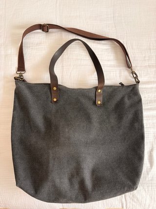 Bolso de lona gris con letra R
