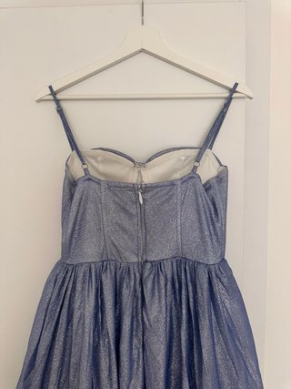Vestido de graduación largo azul brillante