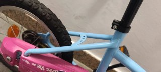 Bicicleta infantil B'Twin 16 con casco