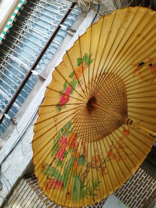 Parasol Vintage Bambú y Tela Amarilla
