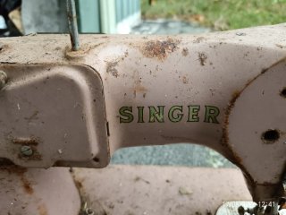 Máquina de coser Singer antigua