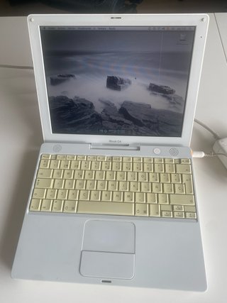 Apple iBook G4 (2004)