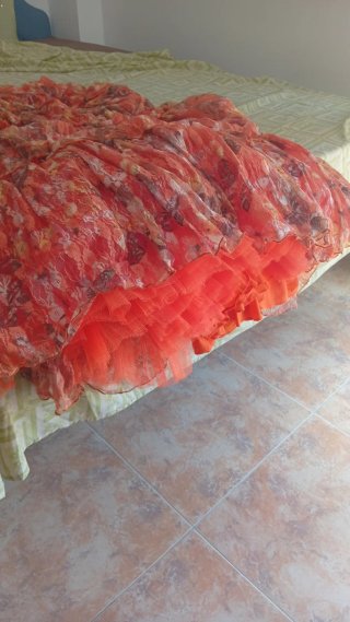 Vestido NAF NAF floral volantes. Palabra de honor.