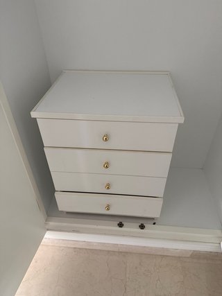Cajonera blanca de madera