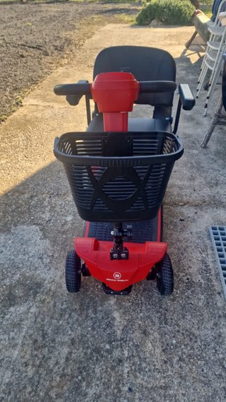Moto minusválido scooter roja y negra