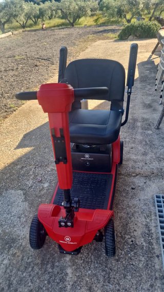 Moto minusválido scooter roja y negra