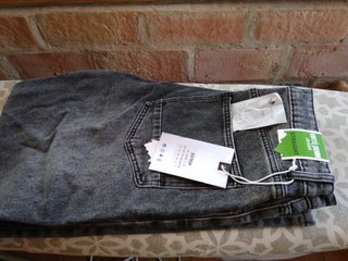 Pantalón Vaquero Recto Virtu Denim Gris