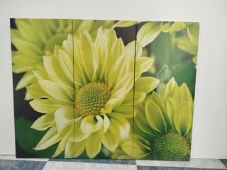 Tríptico floral moderno
