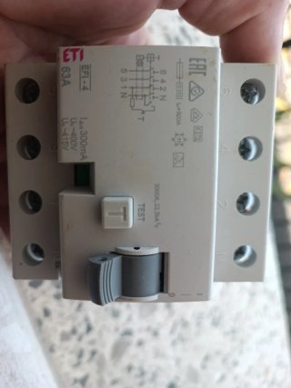 Interruptor EFI-4 63A 300mA 400V