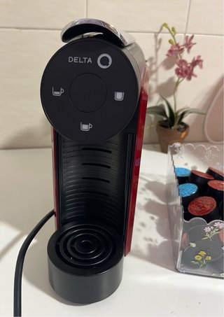 Cafetera Delta Cápsulas Roja