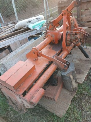 Tractor Fiatagri con turbo y retovator