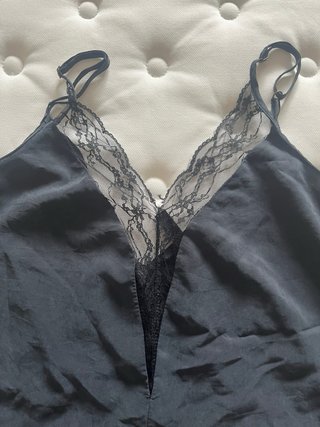 Camiseta negra con encaje Talla S Zara