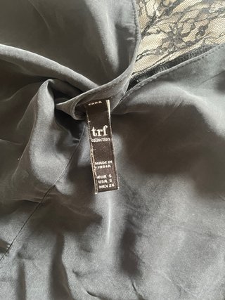 Camiseta negra con encaje Talla S Zara