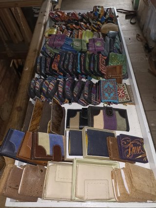 Carteras y monederos de cuero hechos a mano