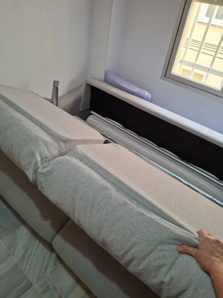 Está nuevo, muy poco uso. Muy cómodo para dormir.