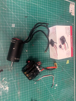 Combo Hobbywing Quicrun 8BL150 y motor 4274
