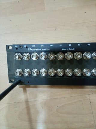 Panel de conexiones BNC 48 puertos AVP – Rack 19"