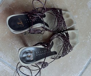 Sandalias Ezzio Beige y Marrón