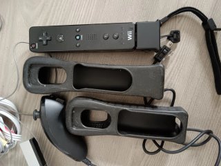 Consola Wii Negra + 4 Juegos + Accesorios