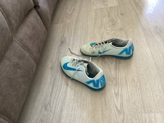 Zapatillas fútbol sala Nike blancas y turquesa