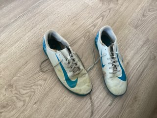 Zapatillas fútbol sala Nike blancas y turquesa