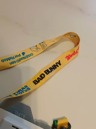 Llavero Cámara Bad Bunny World Tour