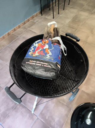 Barbacoa de carbón negra