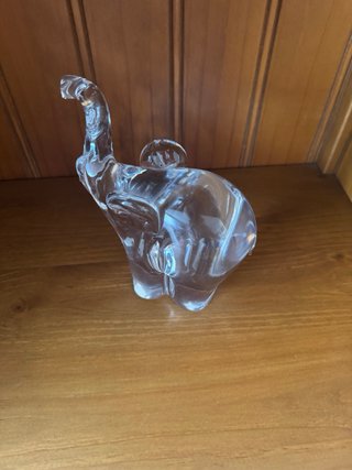 Elefante de cristal transparente