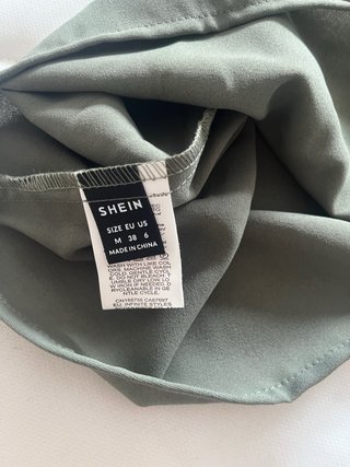 Camiseta verde militar con encaje talla M