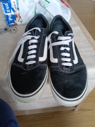 Zapatillas Vans Negras y Blancas