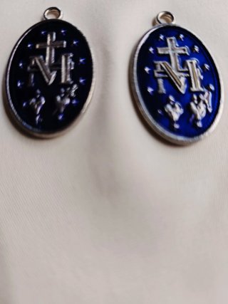 Protección.. Virgen Milagrosa. Esmalte azul.