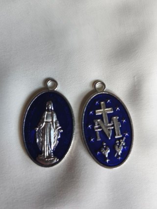 Protección.. Virgen Milagrosa. Esmalte azul.