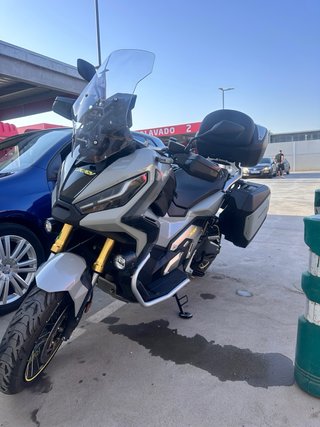 Honda X-ADV 750cc A 15.800 km Extras