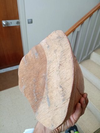 Buda de madera maciza sonriente