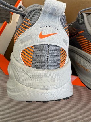 Nike Vomero 18 Cool Grey HM680-014 Talla 42.5 EU