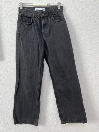 Pantalón Bershka negro efecto desgastado