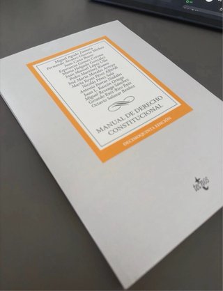 Manual de Derecho Constitucional