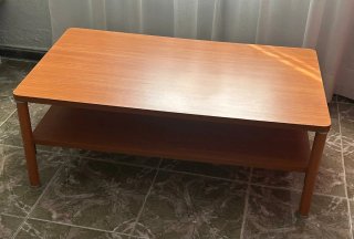 Mesita de centro de madera clara