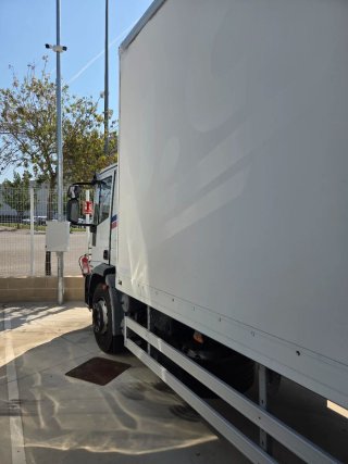 Camion rigido de 18000 MMA,18 PALETES, por 12,000€