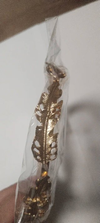 2 diademas doradas con diseño de hojas