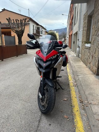 Ducati Multistrada 1260 Enduro Roja y Blanca