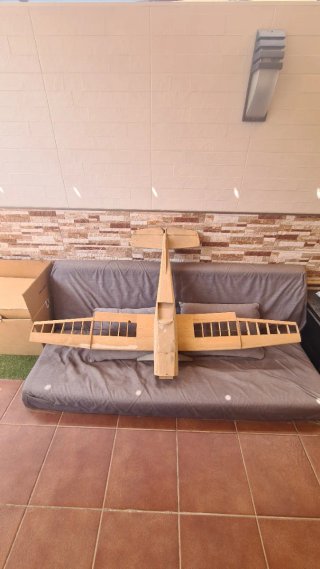 Avión de madera para marquetería