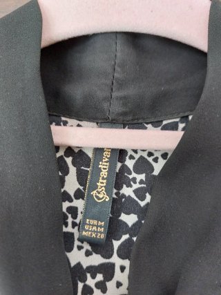 Vestido negro y blanco con lazada