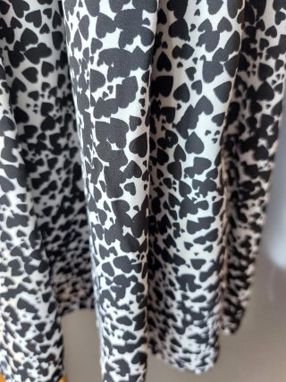 Vestido negro y blanco con lazada
