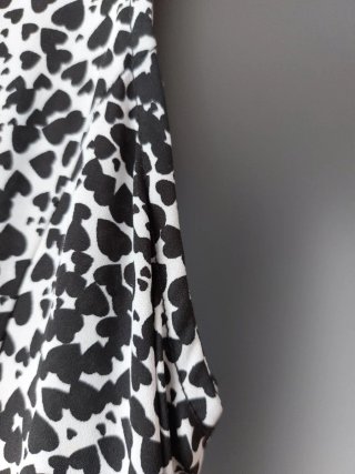 Vestido negro y blanco con lazada