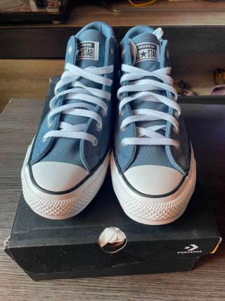 Converse Azules y Blancos