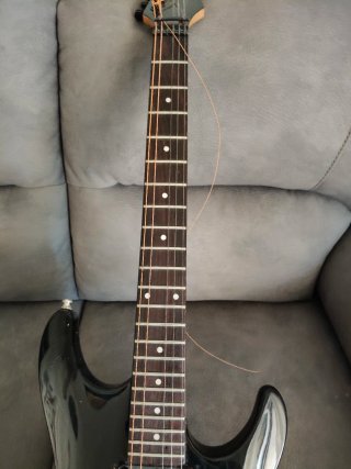 Chitarra elettrica nera Ibanez