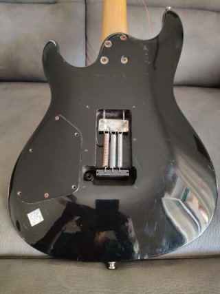 Chitarra elettrica nera Ibanez