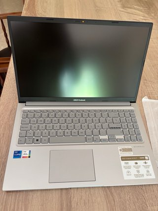 Asus VivoBook 15 + Windows 11 Pro