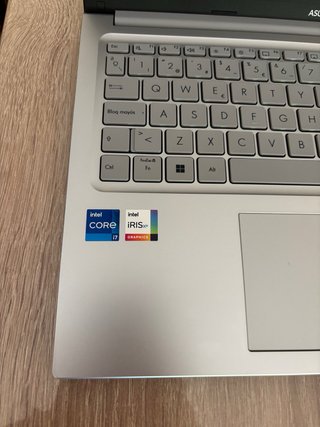 Asus VivoBook 15 + Windows 11 Pro